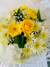 FLORIST CHOICE YELLOW AND WHITE BOUQUET
