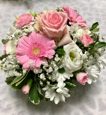 NATURAL POSY IN PINK AND WHITE
