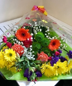 VIBRANT TRADITIONAL GIFT BOUQUET